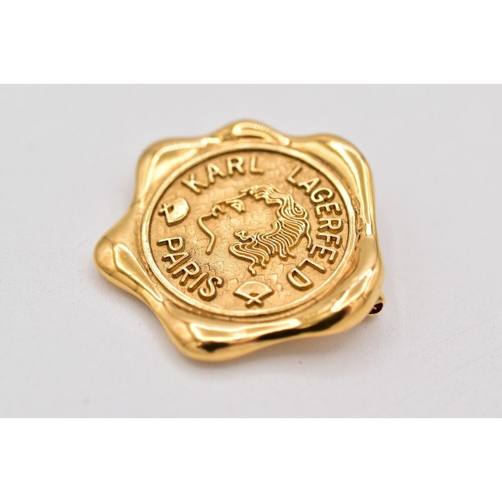 Karl Lagerfeld Vintage 1.25" Logo Seal Brooch Paris Medallion Gold Signed Bin5B - Picture 6 of 12
